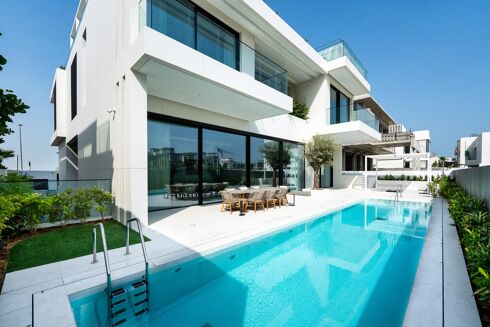 Picture of 6 bedroom villa for sale.