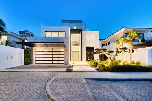 Picture of 5 bedroom villa for sale.