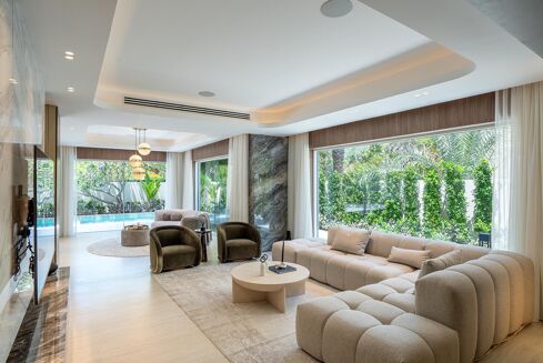 Picture of 5 bedroom villa for sale.