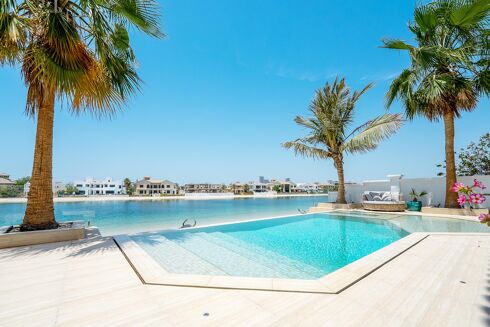 Picture of 5 bedroom villa for sale.
