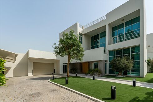 Picture of 5 bedroom villa for sale.
