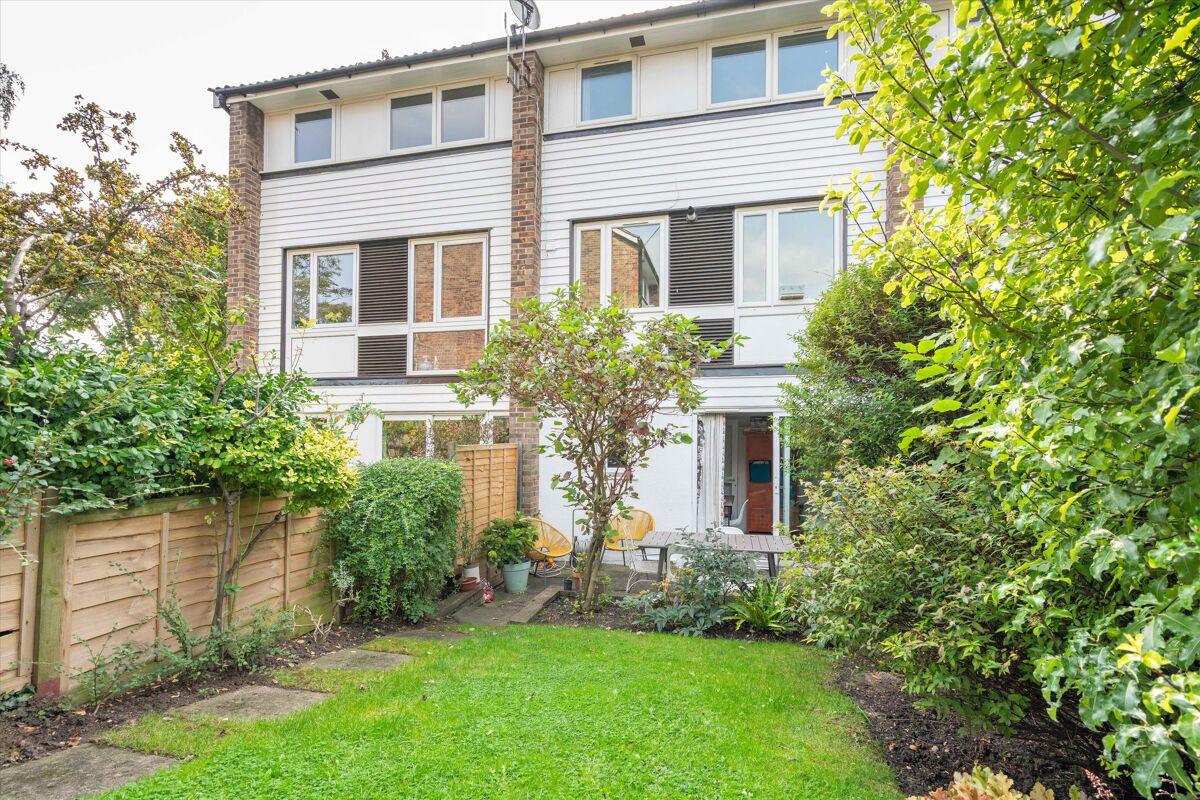 townhouse for sale in Half Moon Lane, Herne Hill London SE24