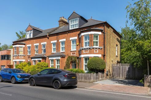Picture of 5 bedroom house for sale.