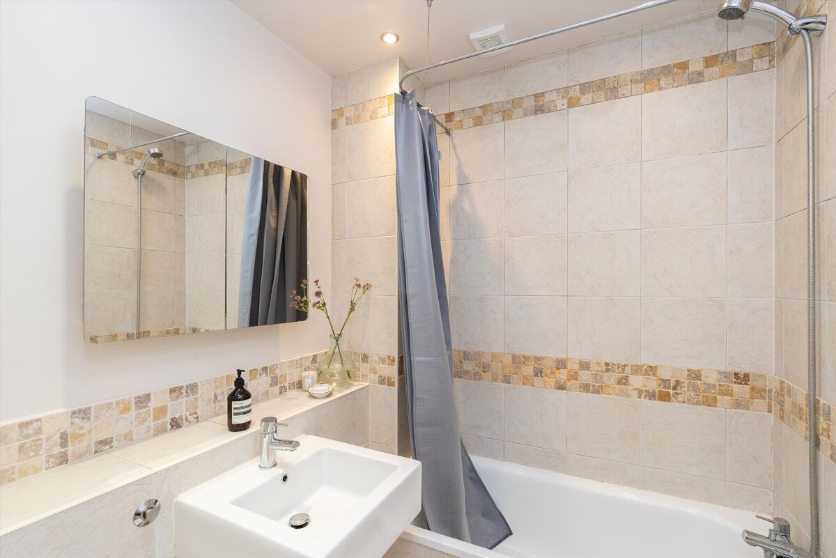 flat for sale in Kemerton Road, Herne Hill, London, SE5 DUL012232133