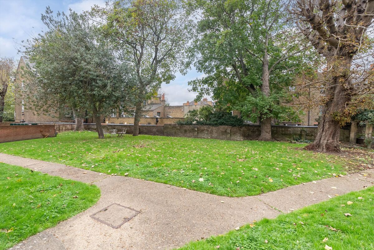 apartment for sale in Elmwood Road, Herne Hill, London, SE24