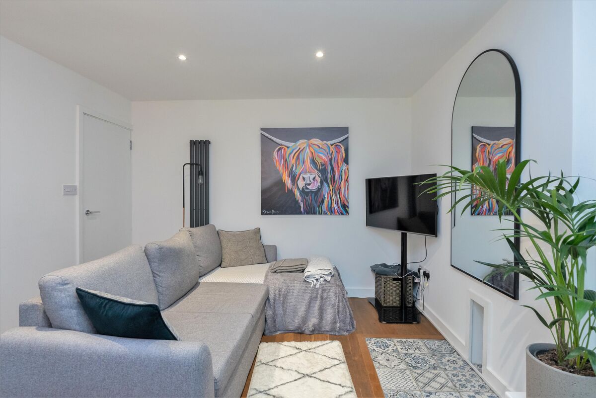 apartment for sale in Elmwood Road, Herne Hill, London, SE24
