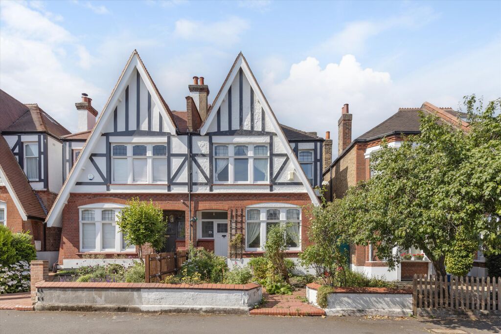 Image of Woodwarde Road, Dulwich Village, London, SE22