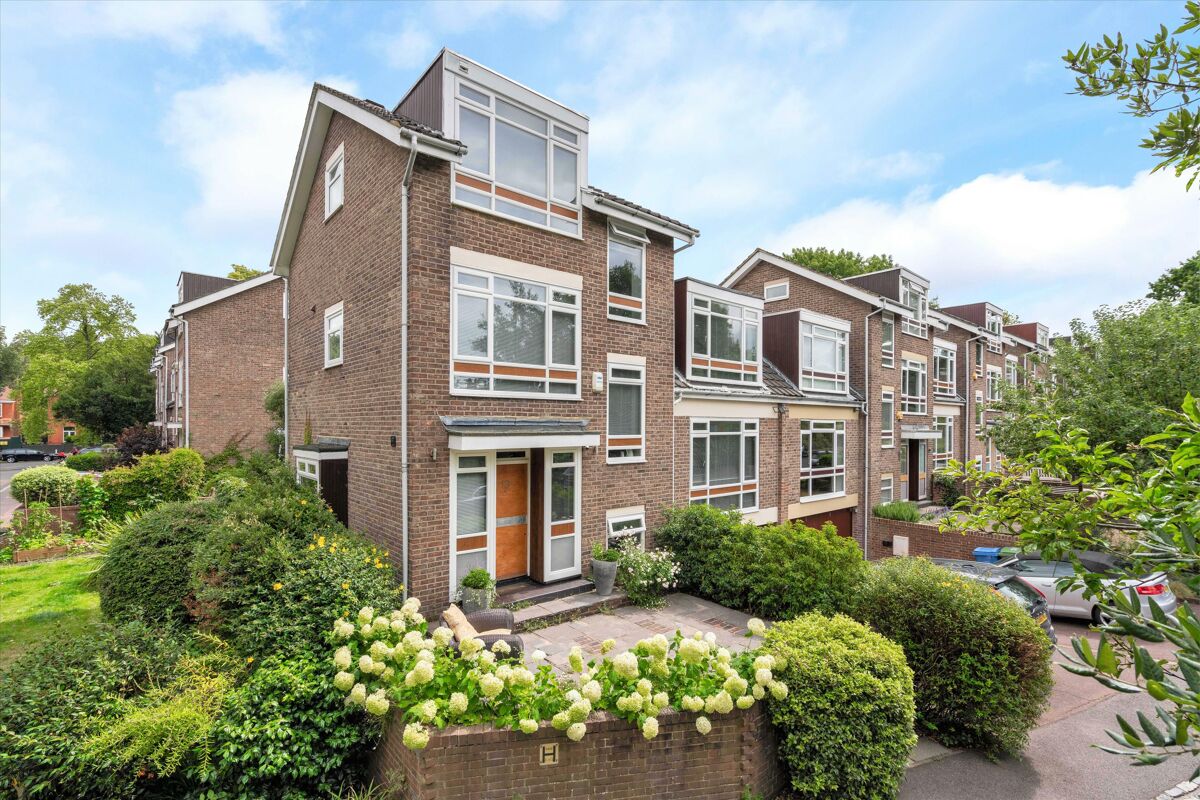 townhouse for sale in College Gardens, Dulwich Village London SE21