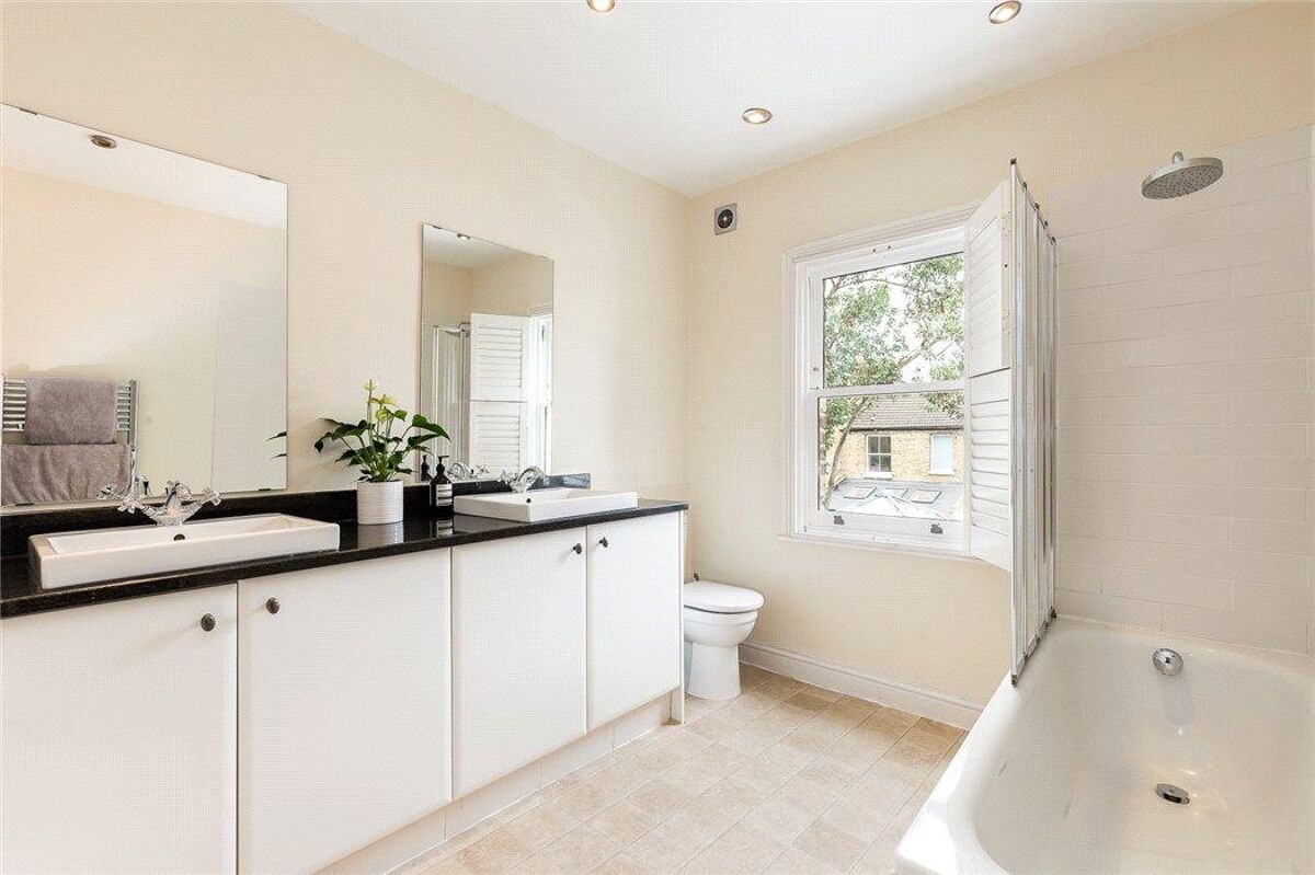 house for sale in Goodrich Road, East Dulwich London SE22 DUL190038