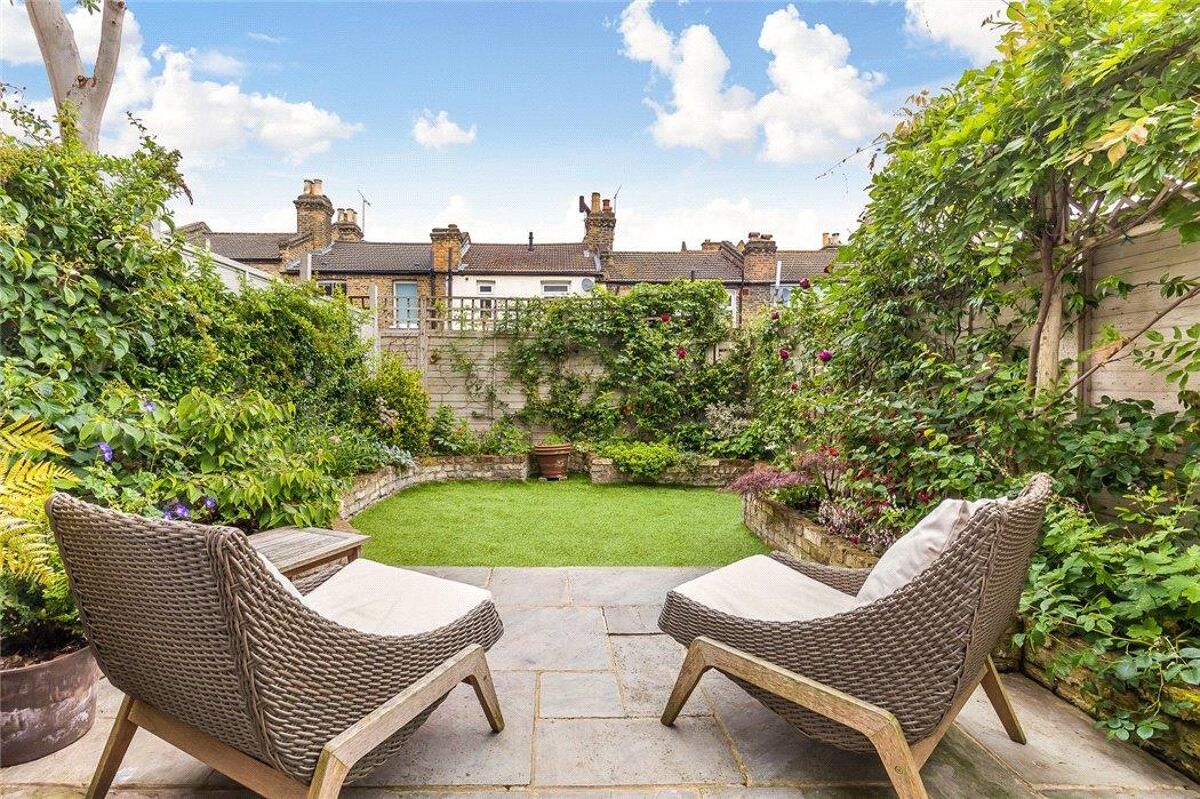 house for sale in Goodrich Road, East Dulwich London SE22 DUL190038