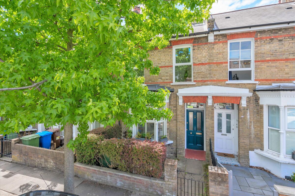 house for sale in Chesterfield Grove, East Dulwich London SE22