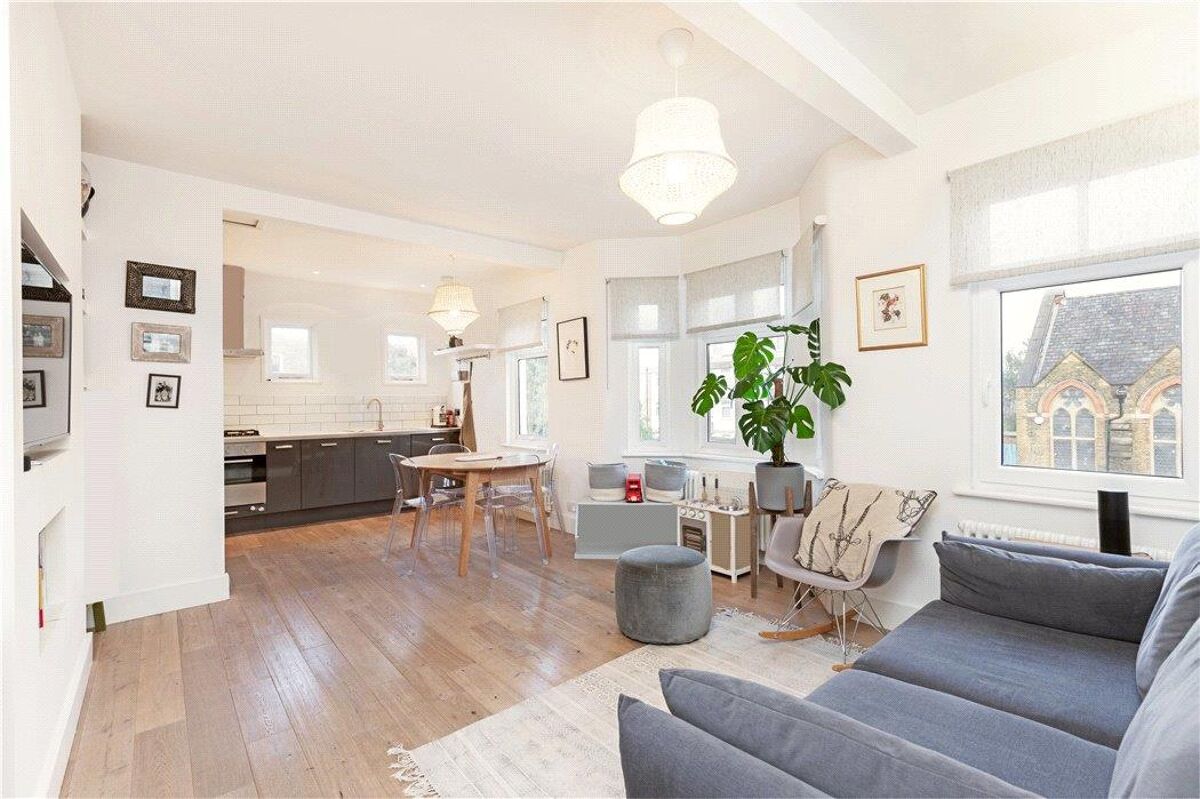 flat for sale in Henslowe Road, East Dulwich London SE22 DUL190229