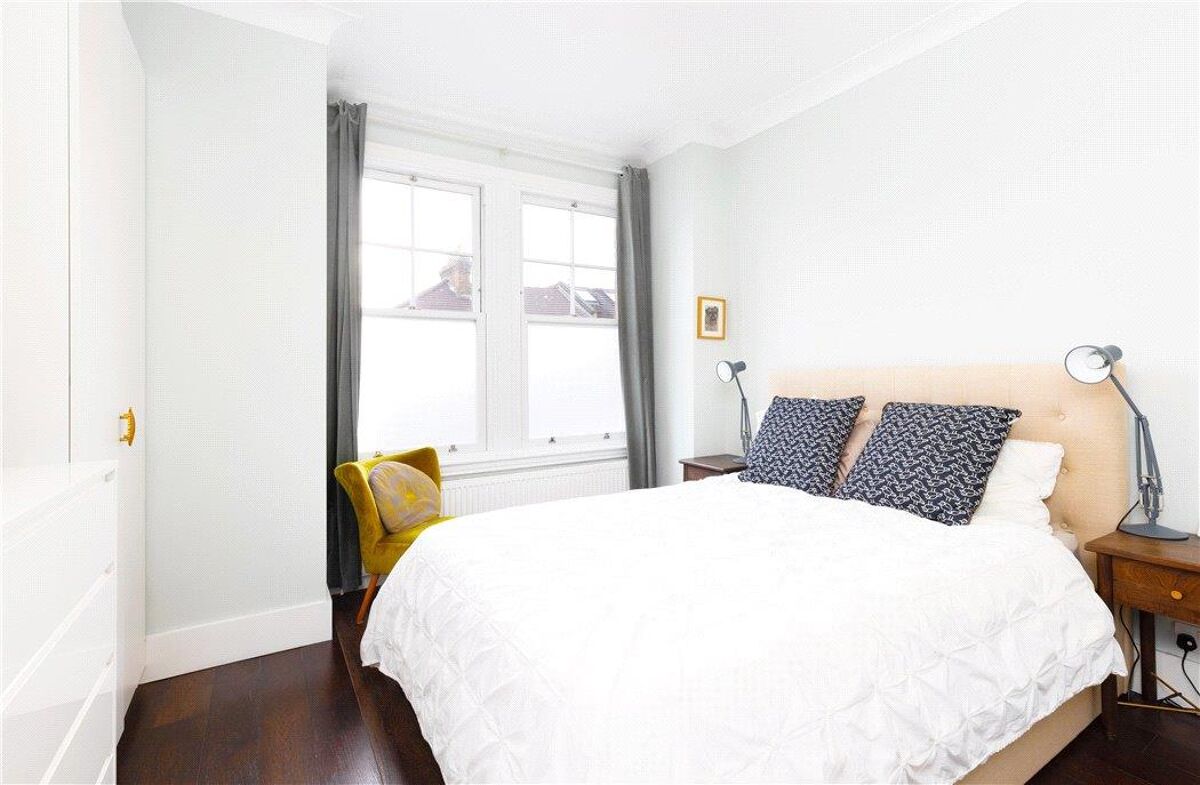 flat for sale in Henslowe Road, East Dulwich London SE22 DUL190229