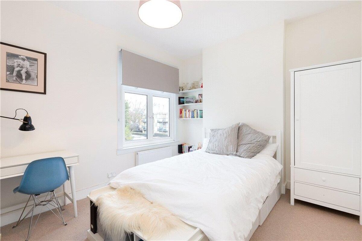 flat for sale in Henslowe Road, East Dulwich London SE22 DUL190229