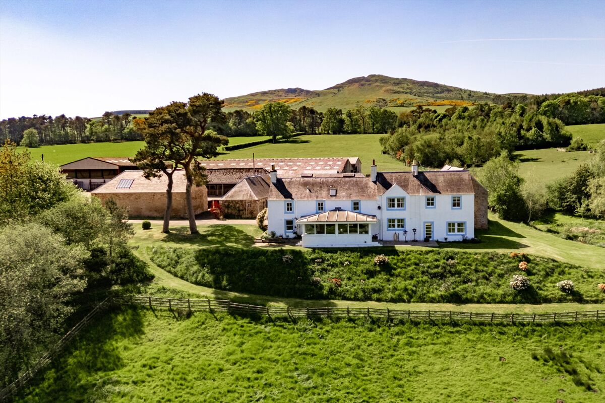 Bucolic Bliss: A Countryside Oasis Awaits 4