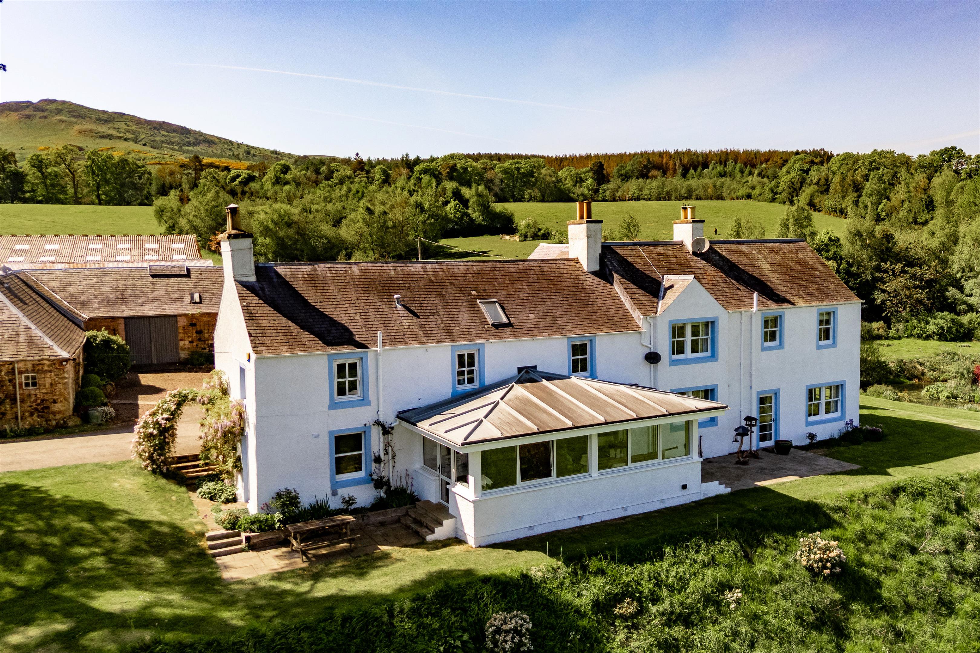 Bucolic Bliss: A Countryside Oasis Awaits 2