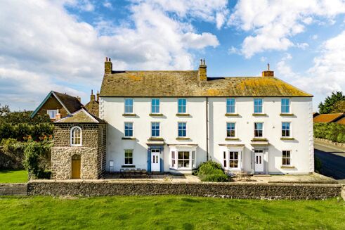 Picture of 4-10 bedroom house for sale.