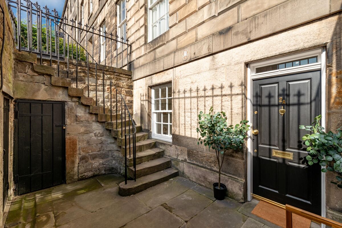 flat for sale in Saxe Coburg Street, Edinburgh, EH3 EBR012453039