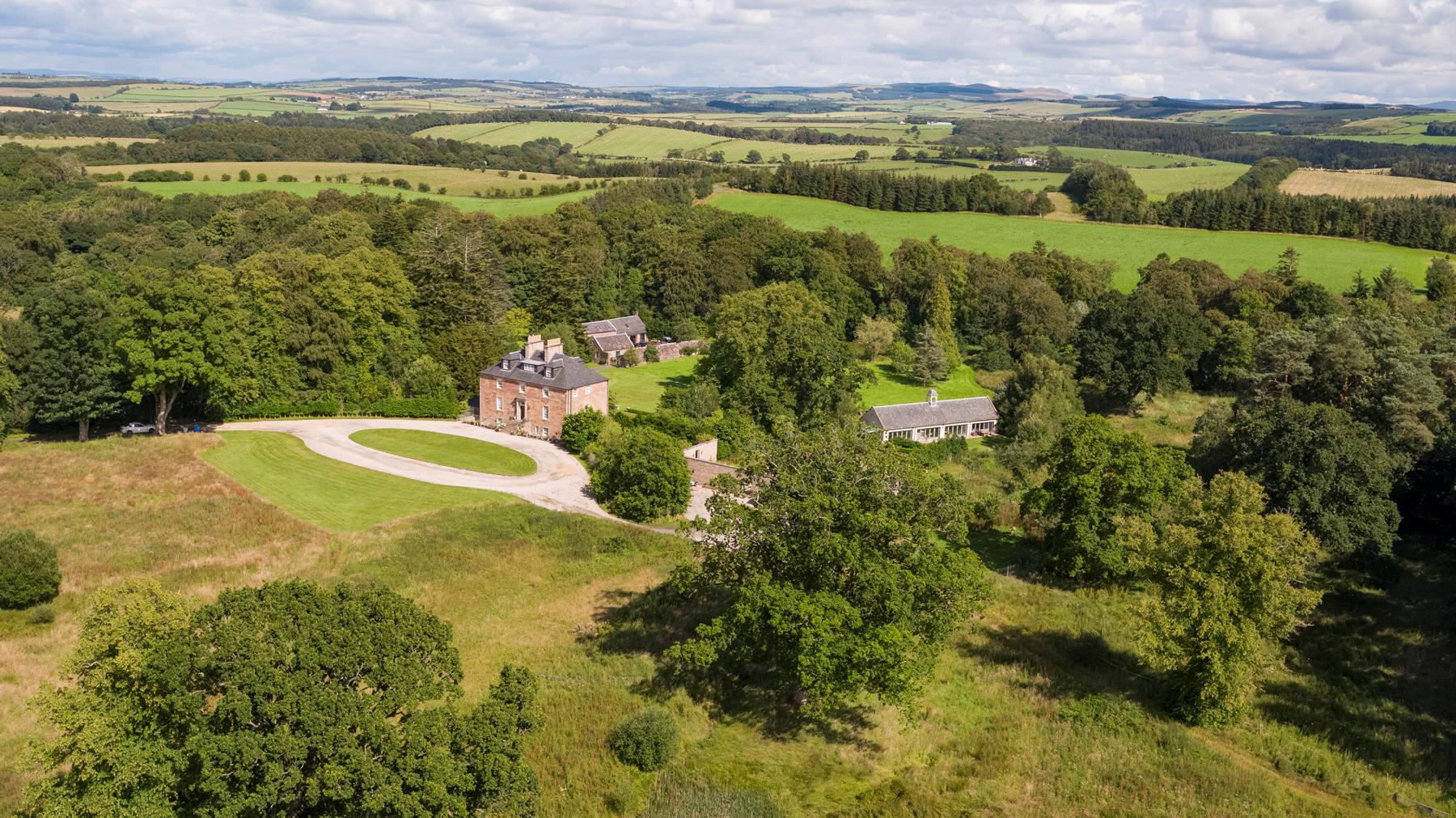 Timeless Elegance in the Countryside Retreat 3