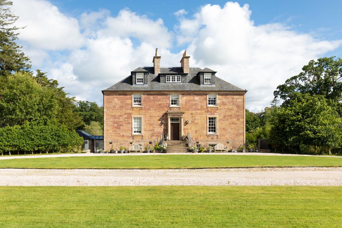 Timeless Elegance in the Countryside Retreat 4