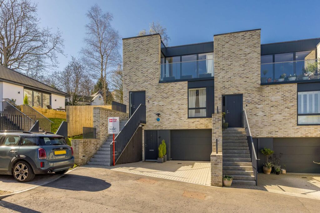 Image of Baberton Avenue, Juniper Green, Edinburgh, EH14