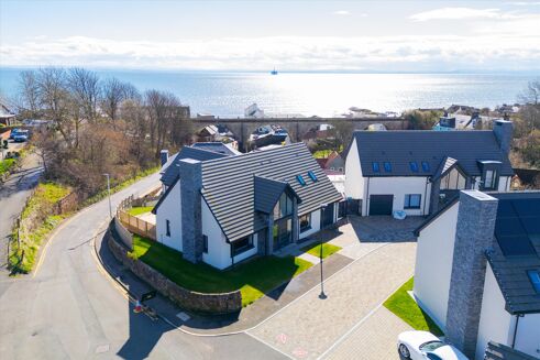 Picture of 4 bedroom house for sale.