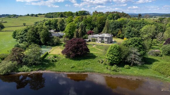 Picture of 9 bedroom house for sale.