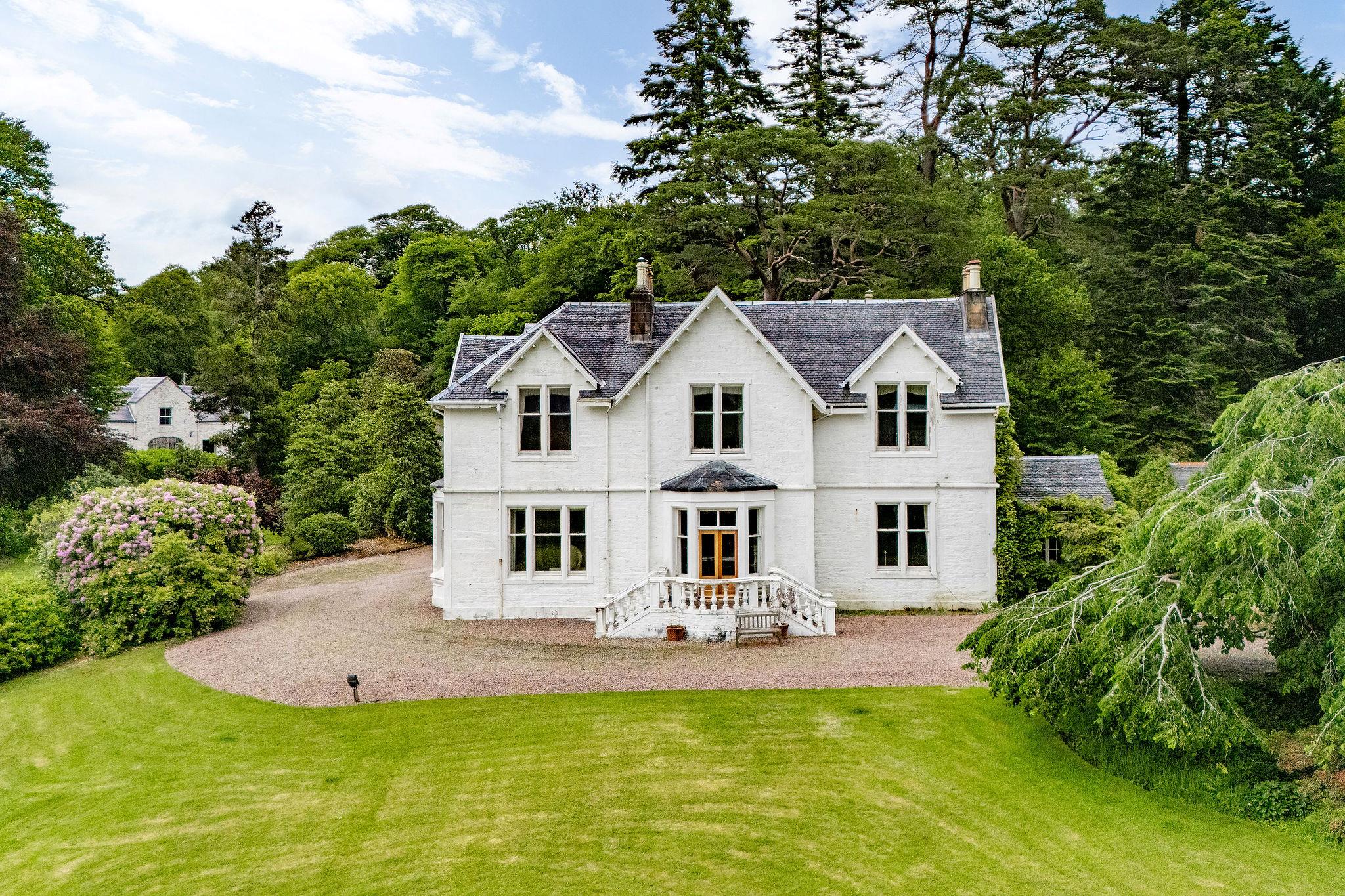 A Verdant Country Retreat 3