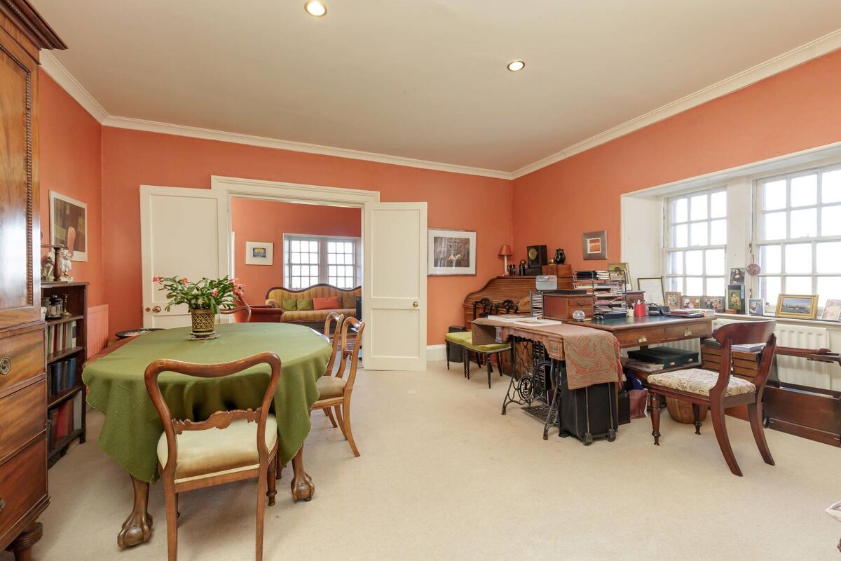 flat for sale in Ramsay Garden, Edinburgh, EH1 EDC012023744 Knight Frank flat for sale in Ramsay Garden, Edinburgh, EH1 EDC012023744 Knight Frank