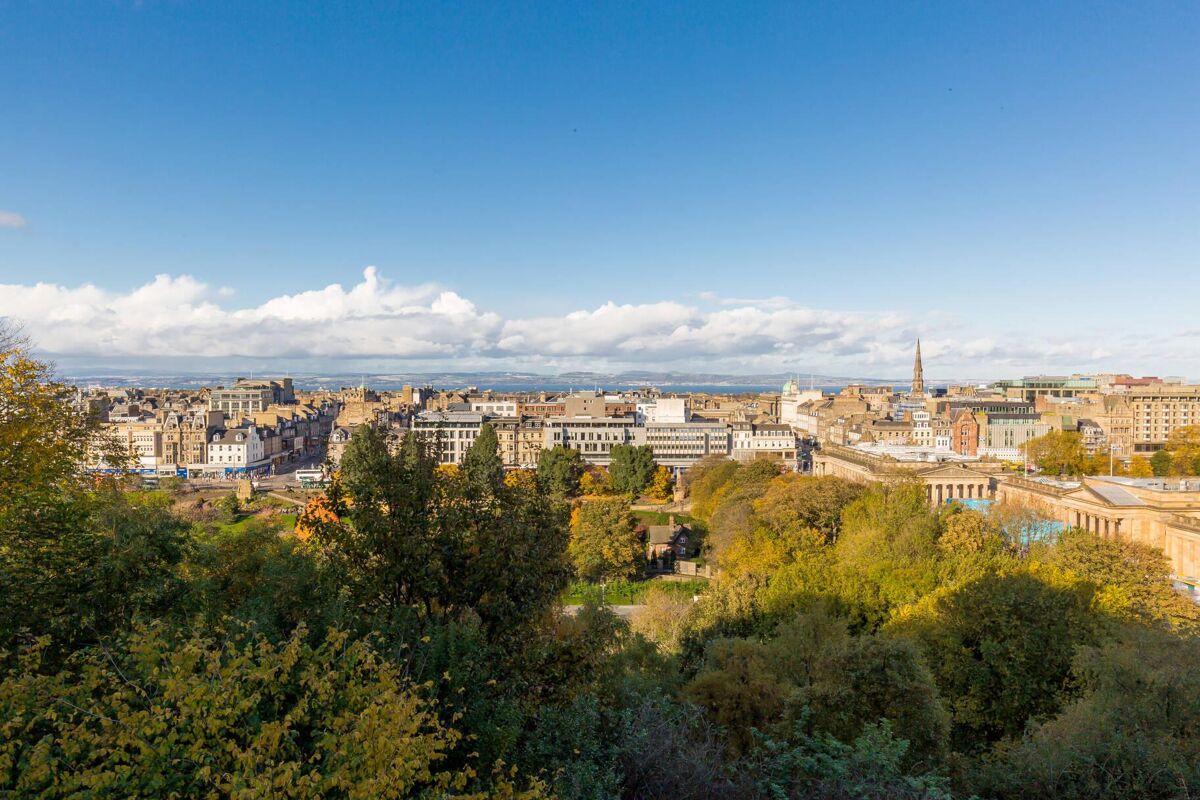 flat for sale in Ramsay Garden, Edinburgh, EH1 EDC012023744 Knight Frank flat for sale in Ramsay Garden, Edinburgh, EH1 EDC012023744 Knight Frank
