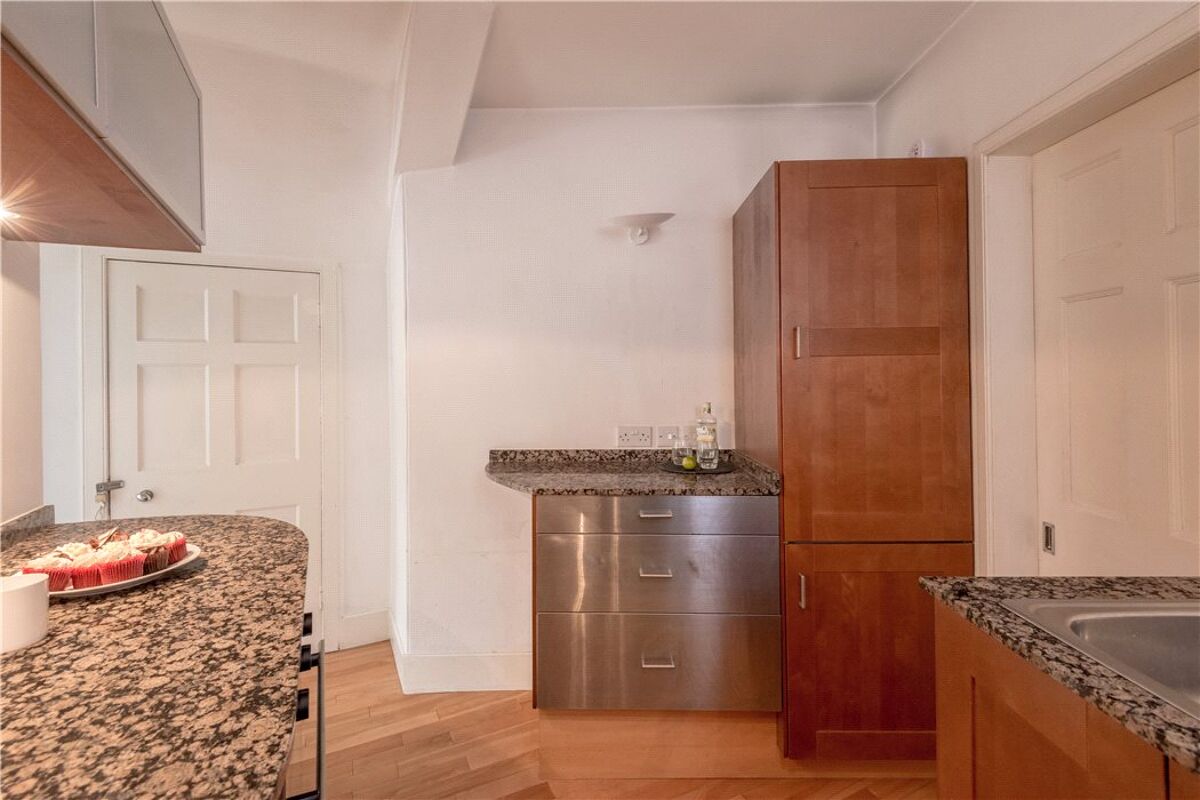 flat for sale in Leopold Place, New Town, Edinburgh, EH7 EDC170092