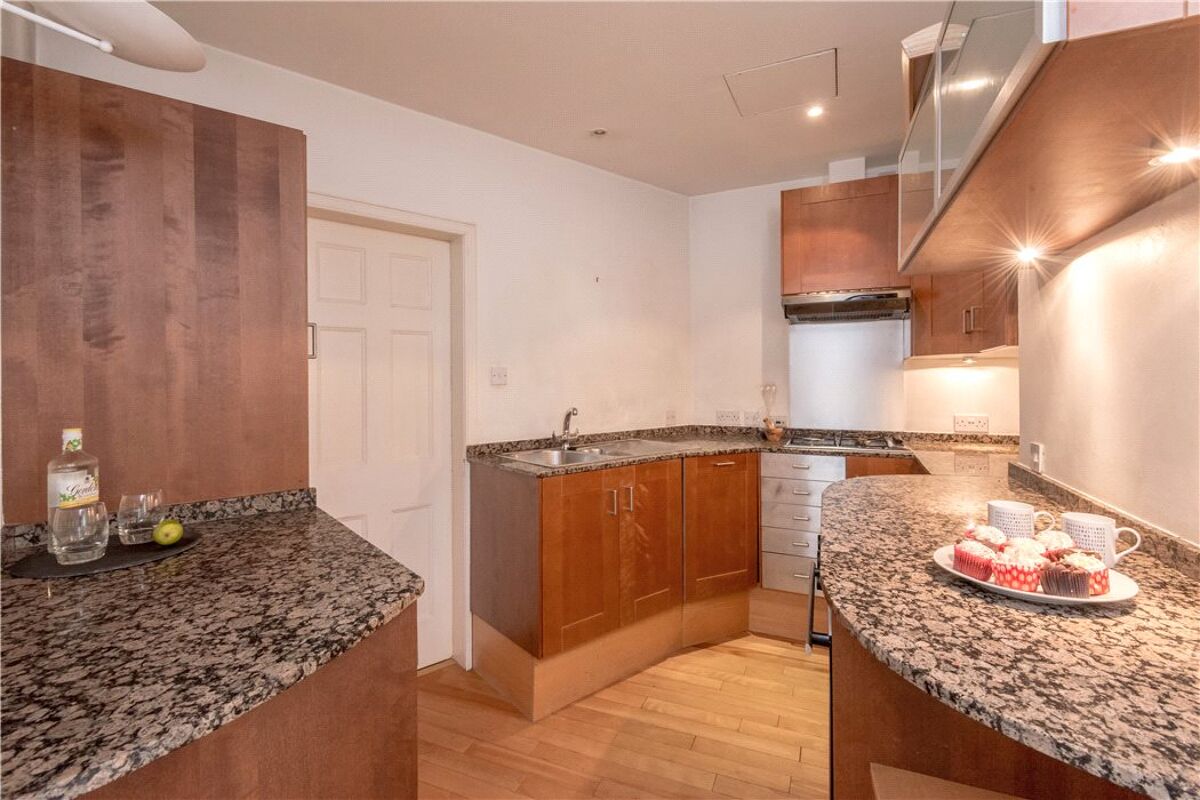 flat for sale in Leopold Place, New Town, Edinburgh, EH7 EDC170092