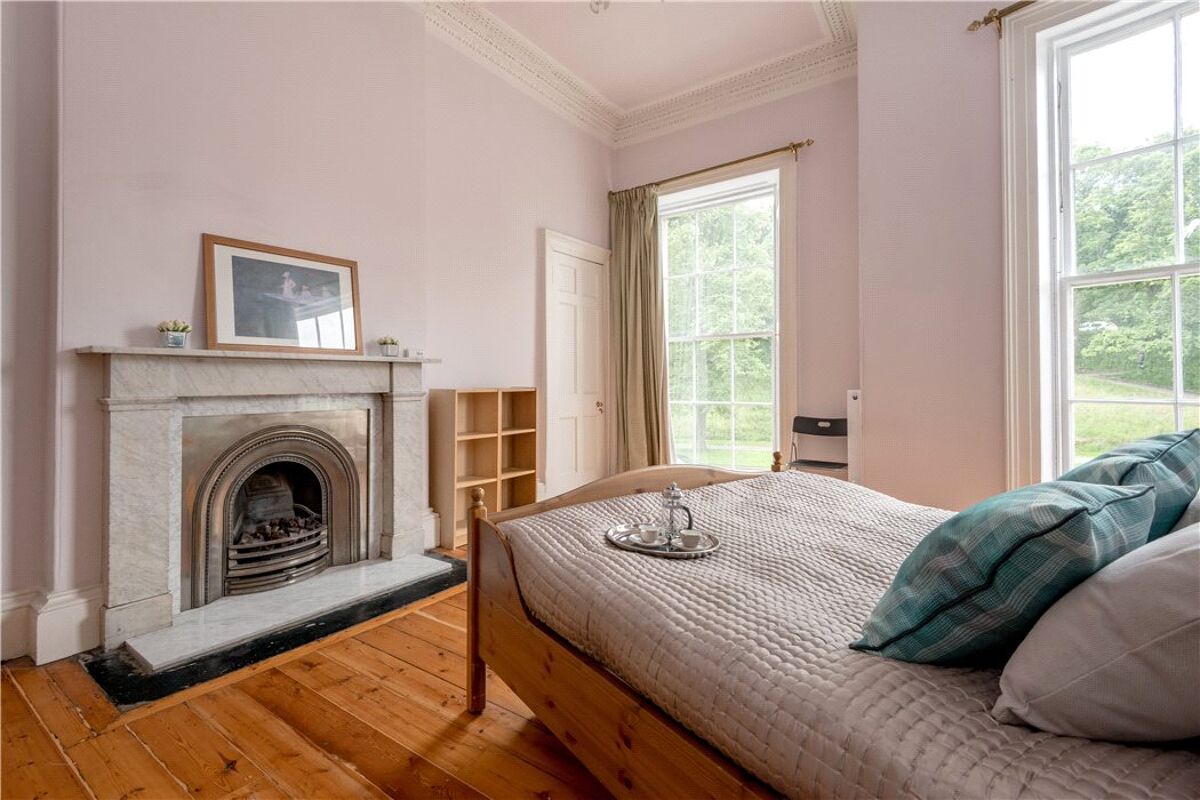 flat for sale in Leopold Place, New Town, Edinburgh, EH7 EDC170092