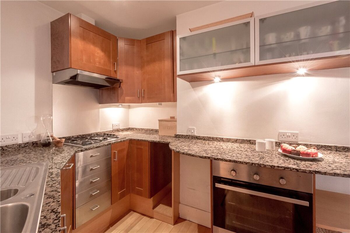 flat for sale in Leopold Place, New Town, Edinburgh, EH7 EDC170092