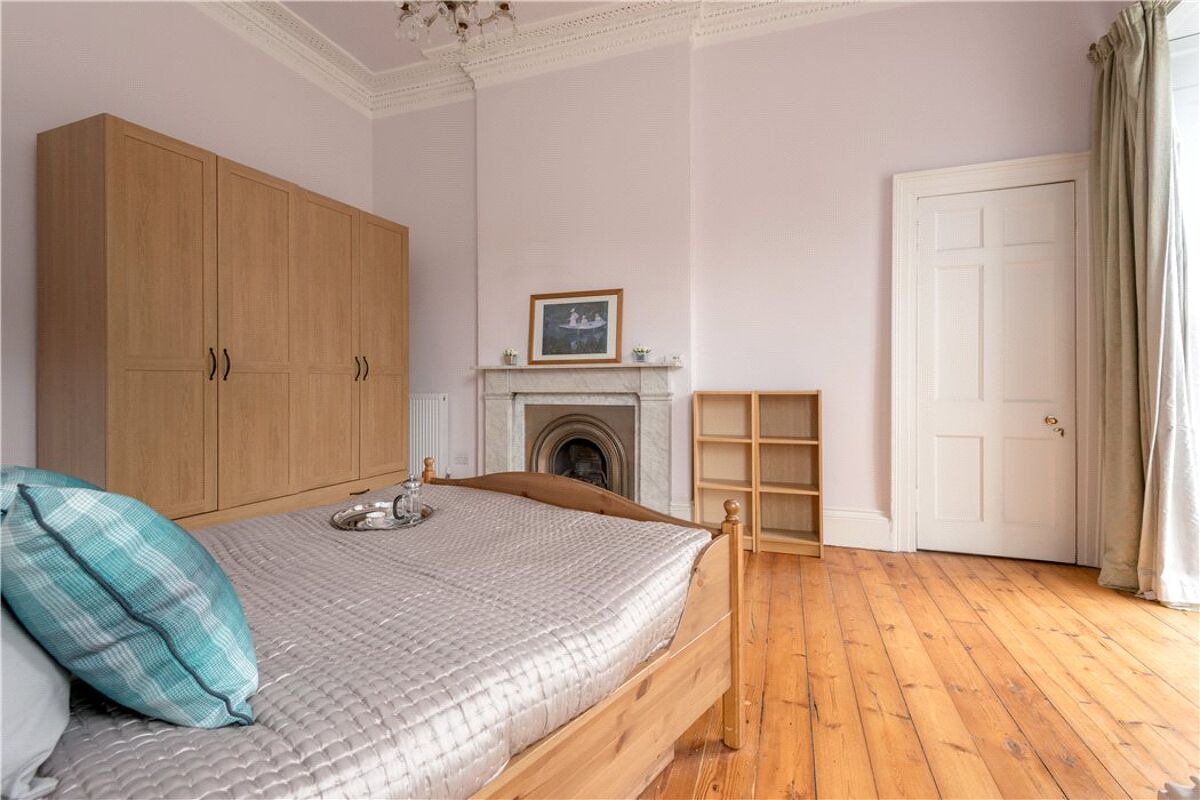 flat for sale in Leopold Place, New Town, Edinburgh, EH7 EDC170092