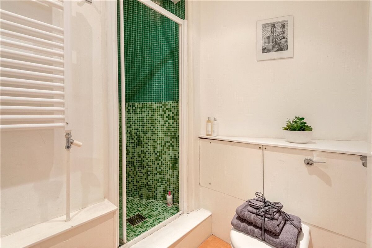 flat for sale in Leopold Place, New Town, Edinburgh, EH7 EDC170092