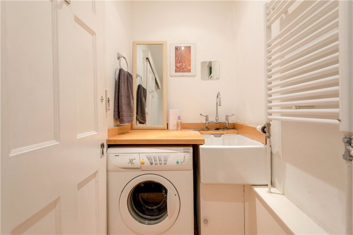 flat for sale in Leopold Place, New Town, Edinburgh, EH7 EDC170092