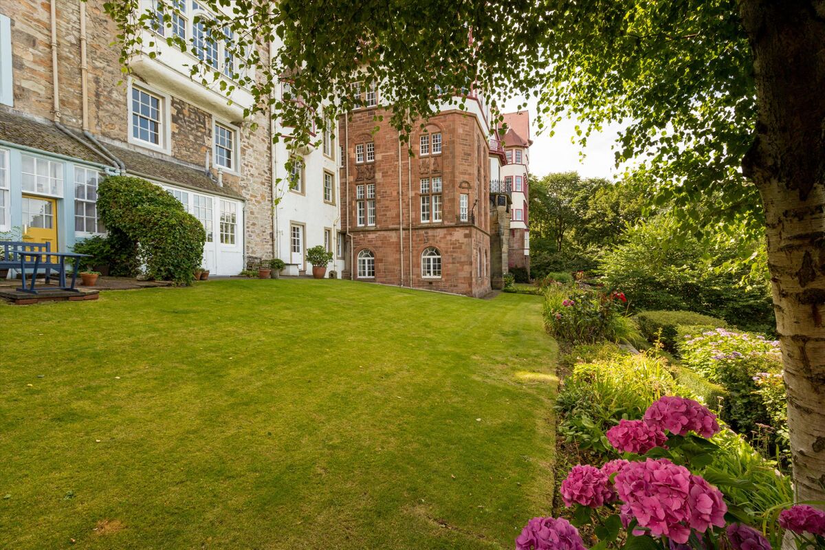 flat for sale in Ramsay Garden, Edinburgh, Midlothian, EH1 EDC170200