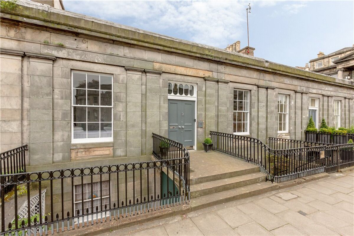 อสังหาริมทรัพย์สำหรับจำหน่าย Blenheim Place, Edinburgh, EH7 Knight