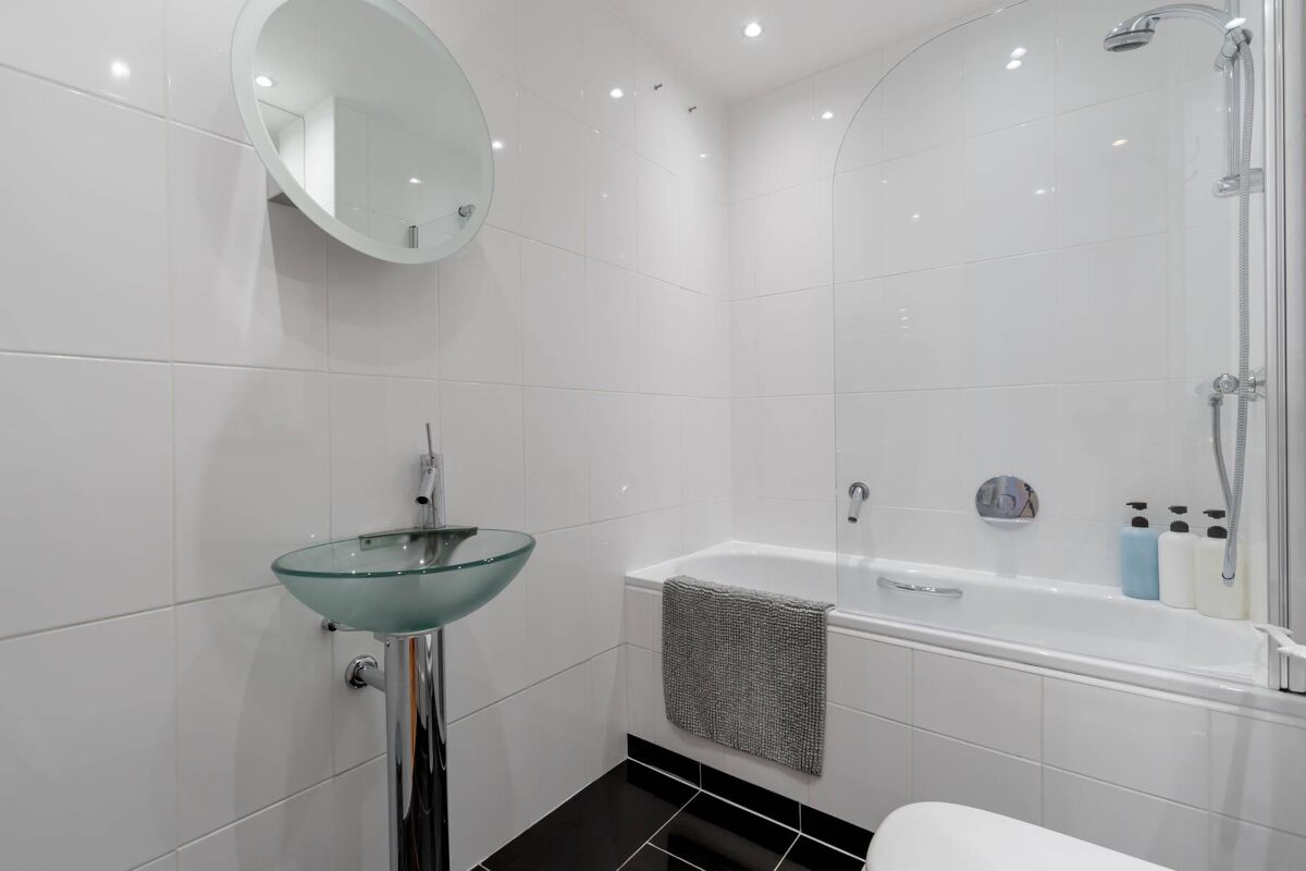 flat for sale in Union Street, Edinburgh, Midlothian, EH1 EDC190164