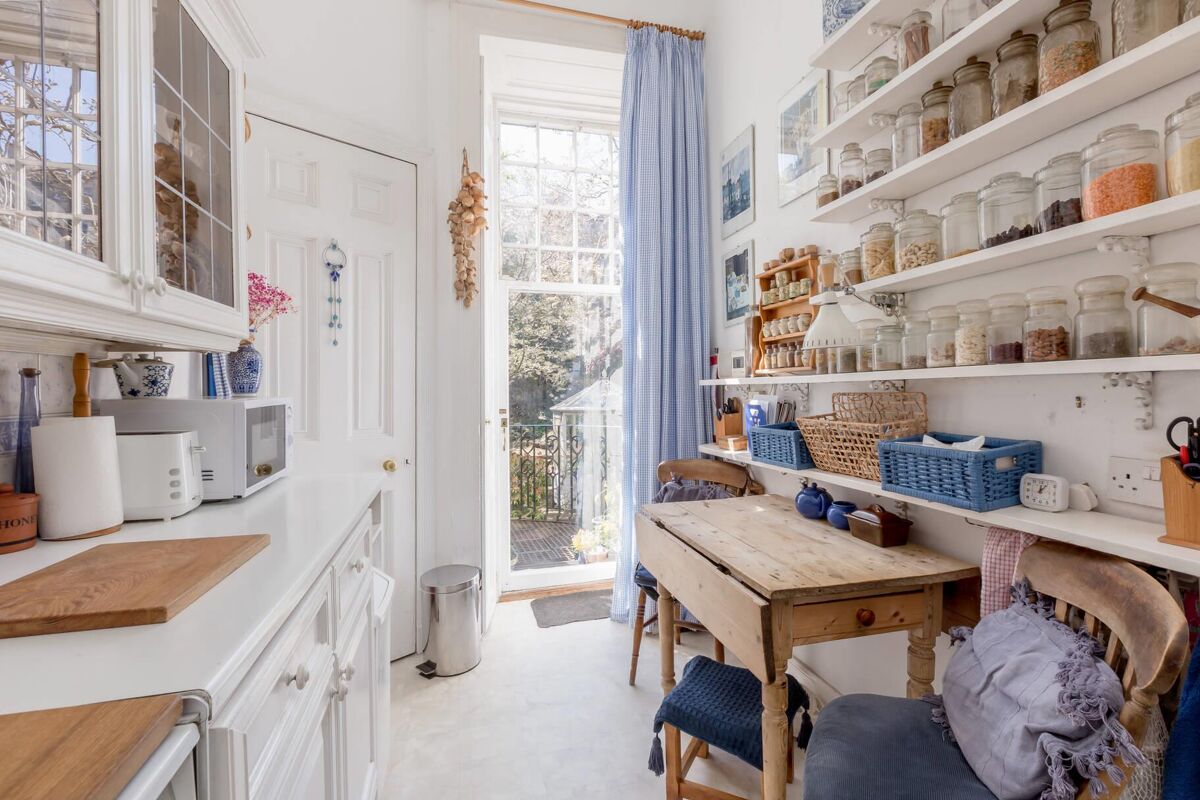 Immobilien zum Kauf - Lynedoch Place, Edinburgh, EH3 | Knight Frank