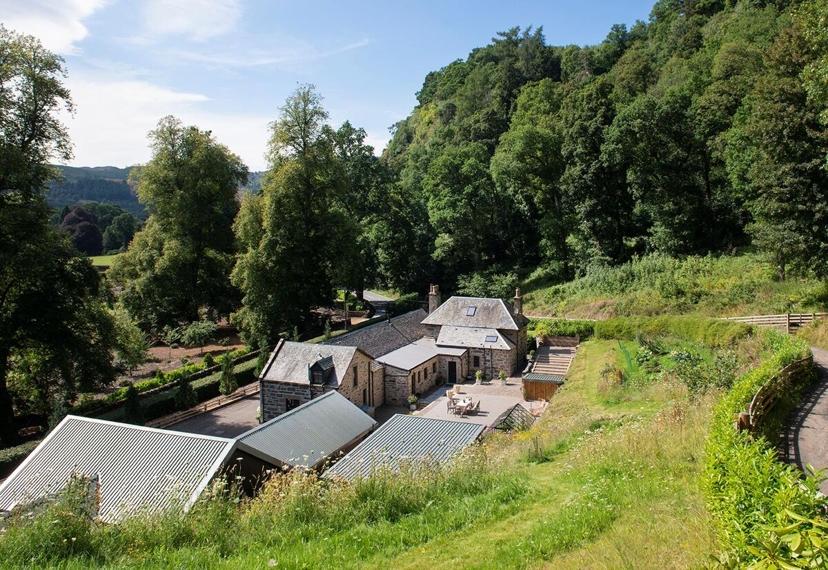 4 BEDROOM HOUSE FOR SALE THE STABLES, STENTON, DUNKELD, PH8 Knight Frank