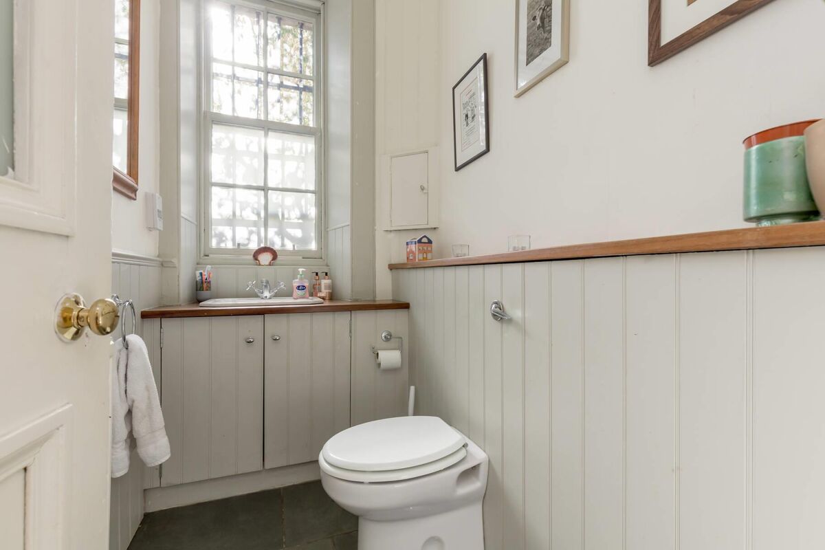 house for sale in Alfred Place, Edinburgh, EH9 EDN012338222 Knight