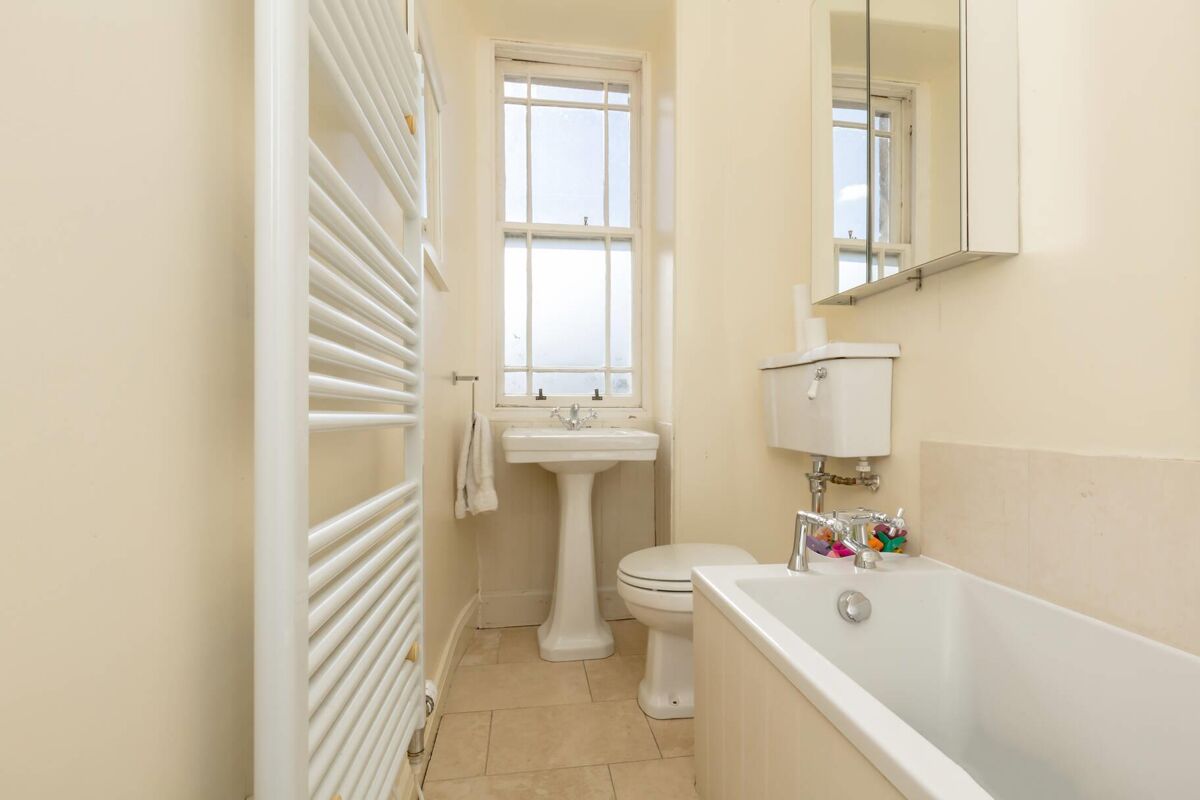 house for sale in Alfred Place, Edinburgh, EH9 EDN012338222 Knight