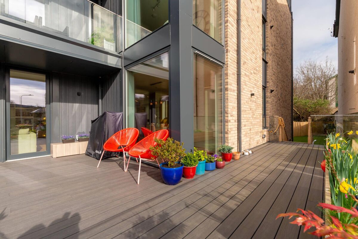 flat for sale in Warriston Road, Canonmills, Edinburgh, EH3