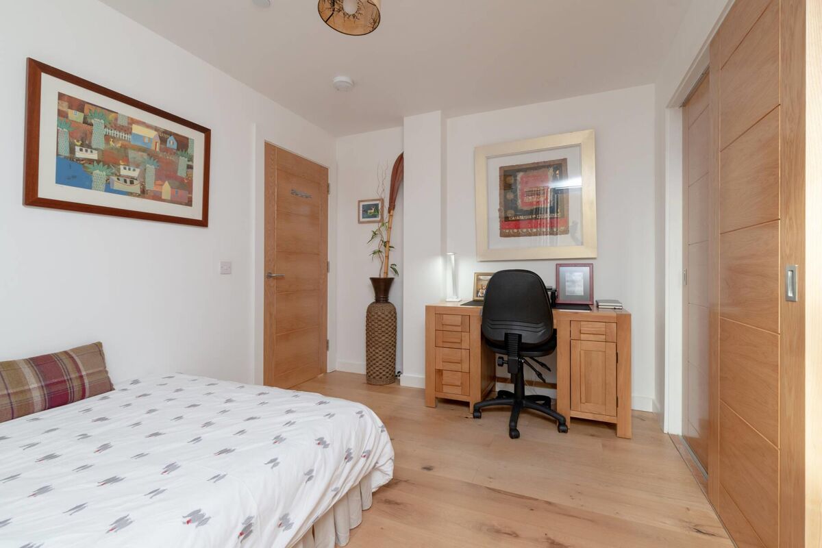 flat for sale in Warriston Road, Canonmills, Edinburgh, EH3