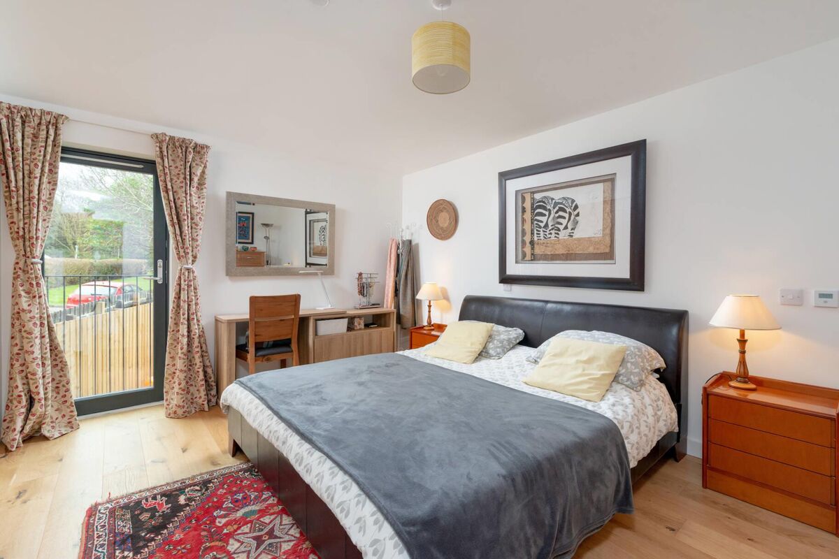 flat for sale in Warriston Road, Canonmills, Edinburgh, EH3
