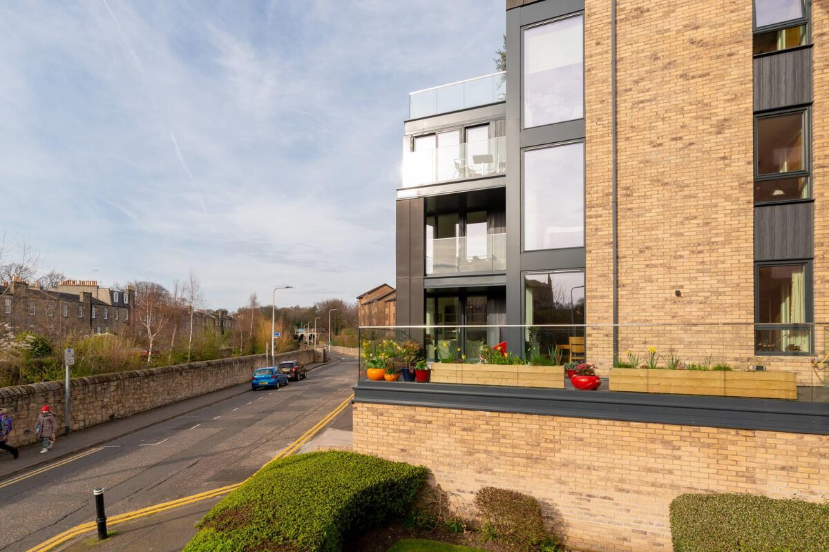flat for sale in Warriston Road, Canonmills, Edinburgh, EH3