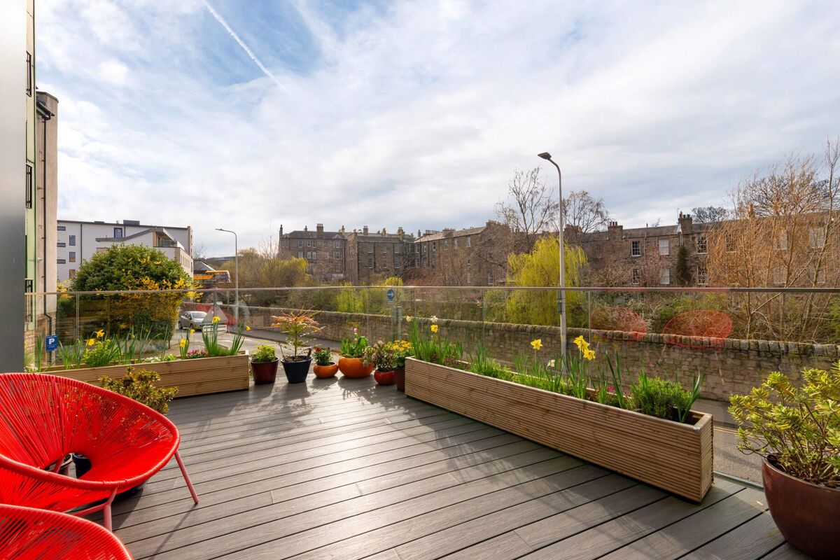 flat for sale in Warriston Road, Canonmills, Edinburgh, EH3