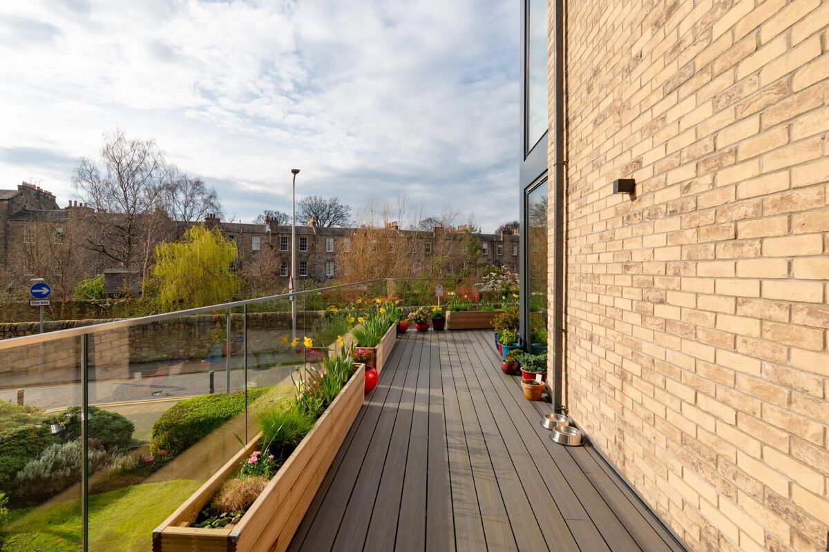 flat for sale in Warriston Road, Canonmills, Edinburgh, EH3